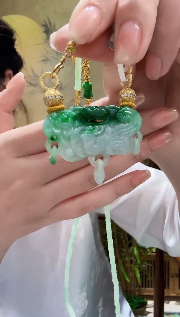 颈饰未镶嵌翡翠吊坠