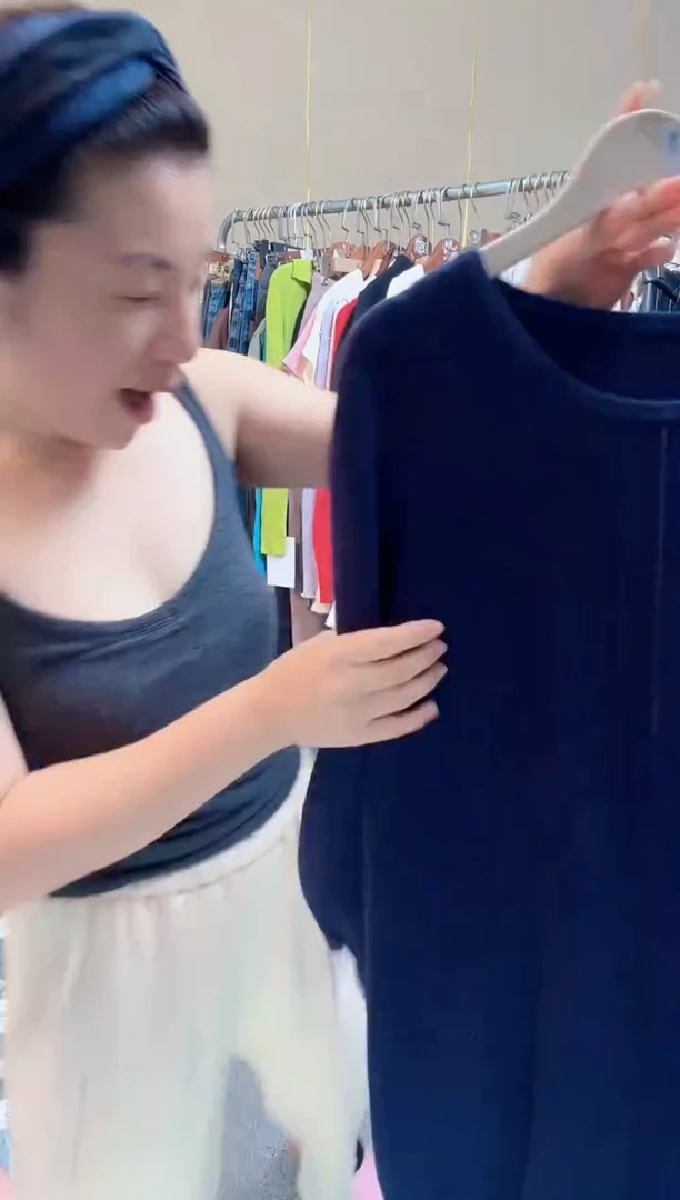 725