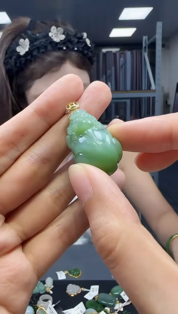 和田玉18K金镶嵌挂件1