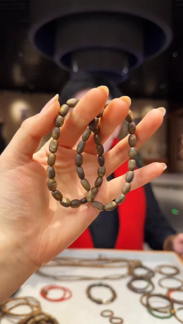 【闪购商品】沉香手串海南莺歌绿棋单圈随形虫漏（多样性发其一）