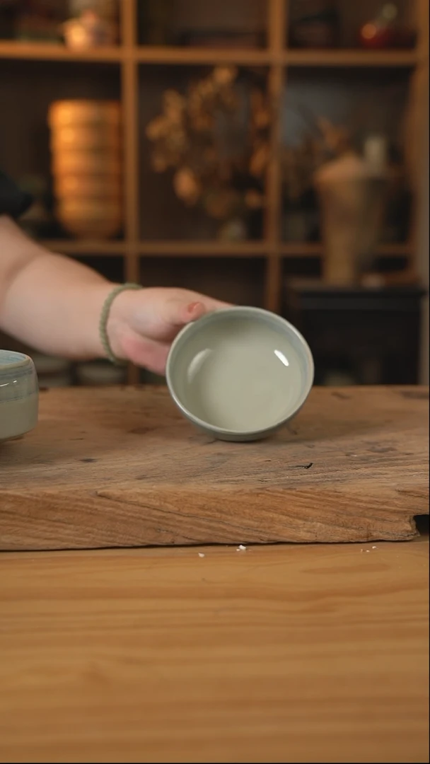 青云系列的大号蘸料碟1个