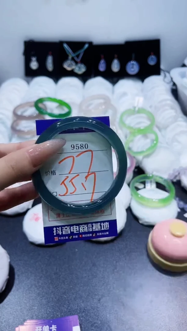 玛瑙/玉髓手镯未镶嵌9580