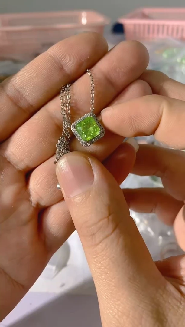 【闪购商品】水晶颈饰银S925镶嵌X37红宝，蓝宝，多样性发一件赠链
