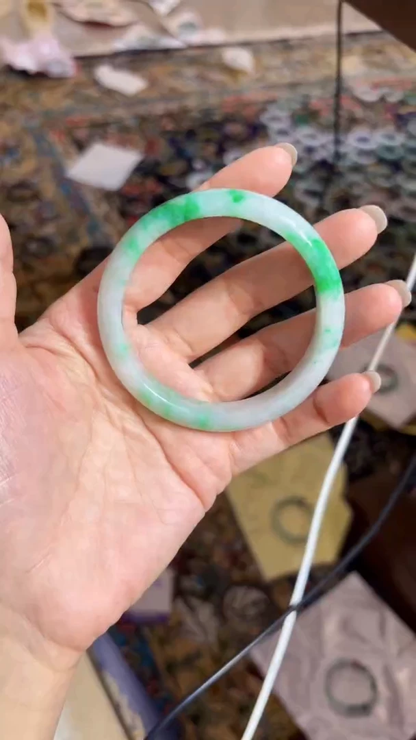 未镶嵌手镯翡翠手镯