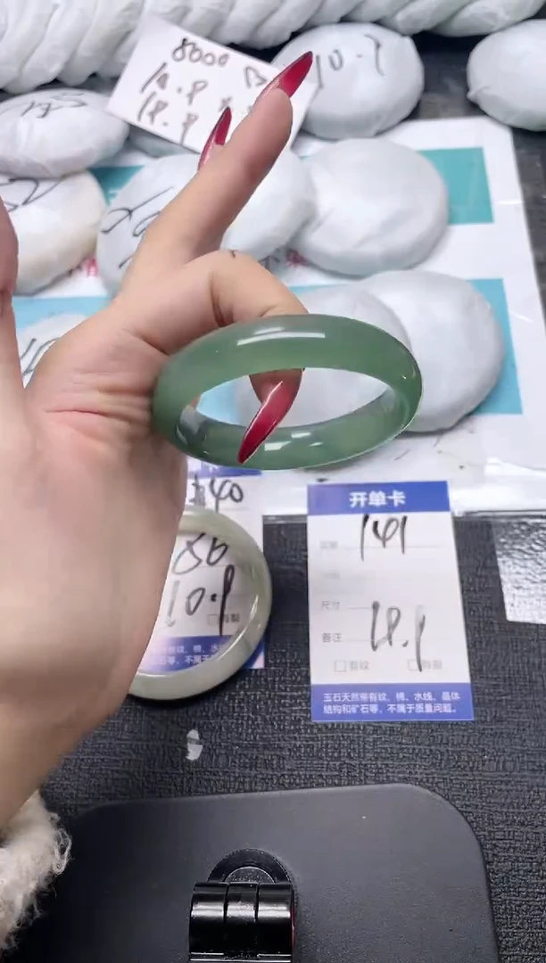 未镶嵌手镯石英质玉141-54