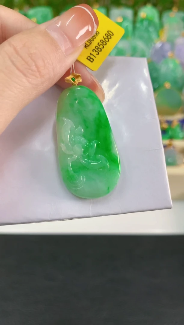 吊坠(不含链)18K金镶嵌翡翠挂件