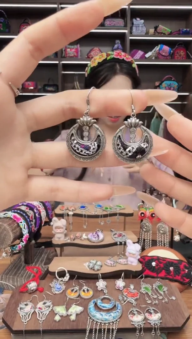 织绣128蒙阿苏苗绣传承旗舰店