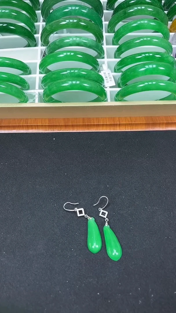 砖雕s24 正阳绿福瓜耳坠