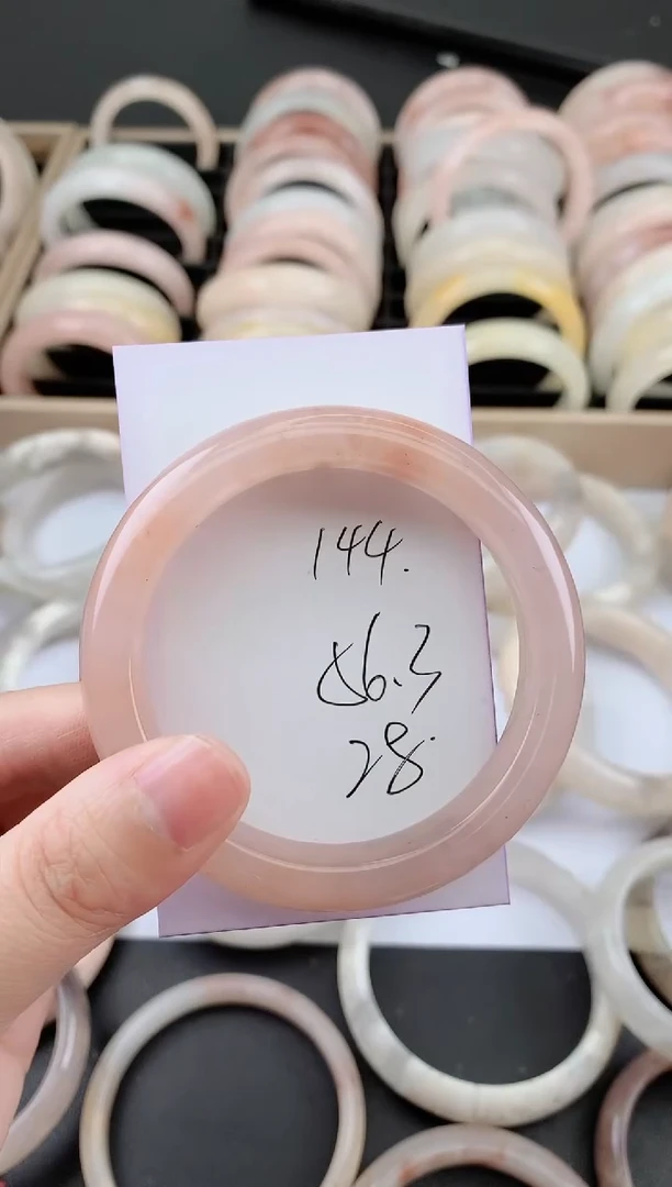 未镶嵌手镯石英质玉（金丝玉）144