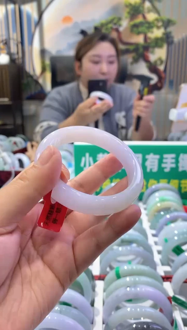 【闪购商品】翡翠手镯未镶嵌多人03755