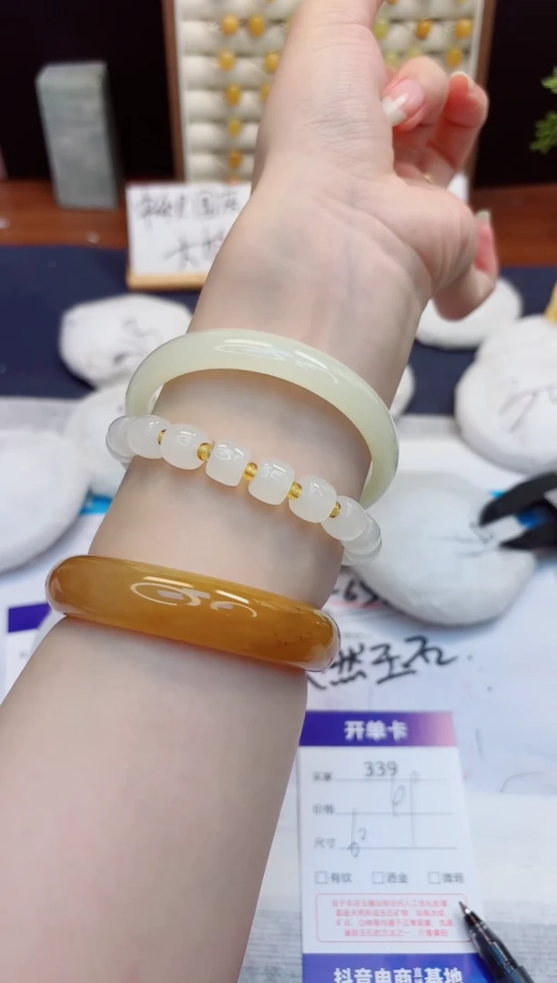 未镶嵌手镯石英质玉339-玉兰白-圈口60