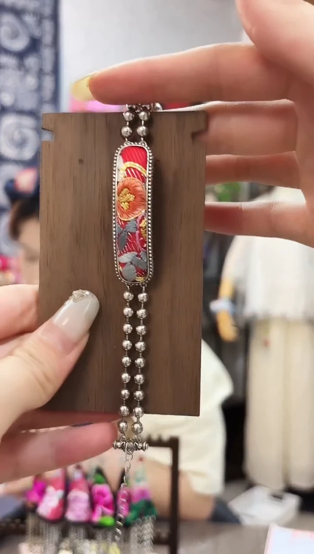 织绣云之谣非遗老绣饰品261