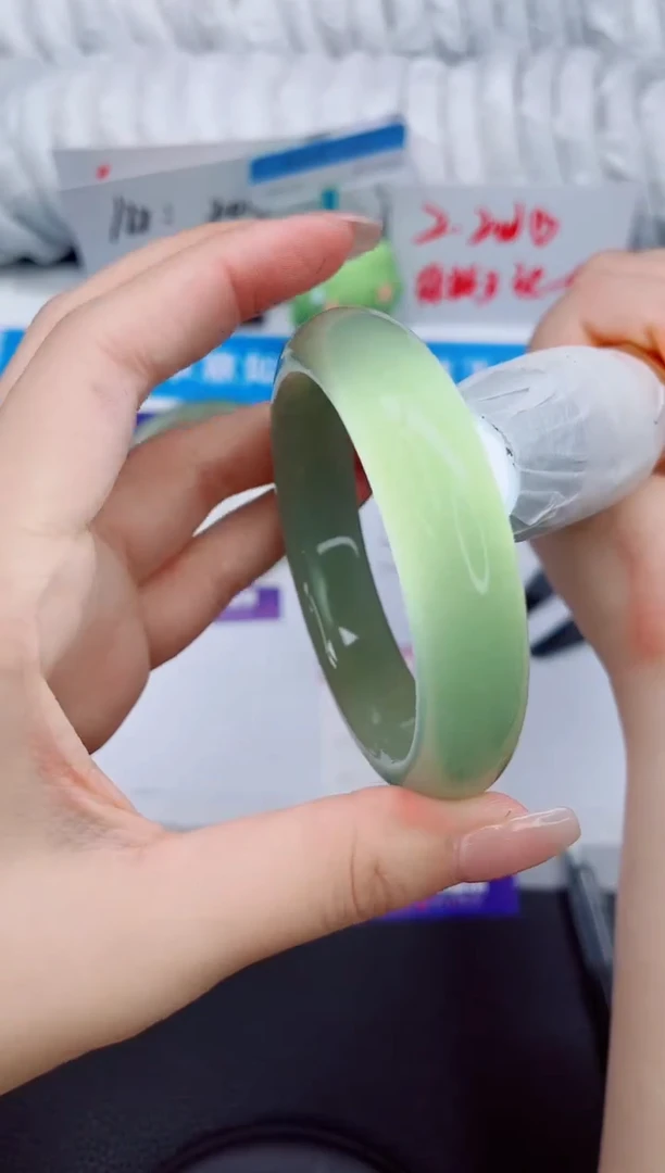 石英质玉手镯未镶嵌167-56