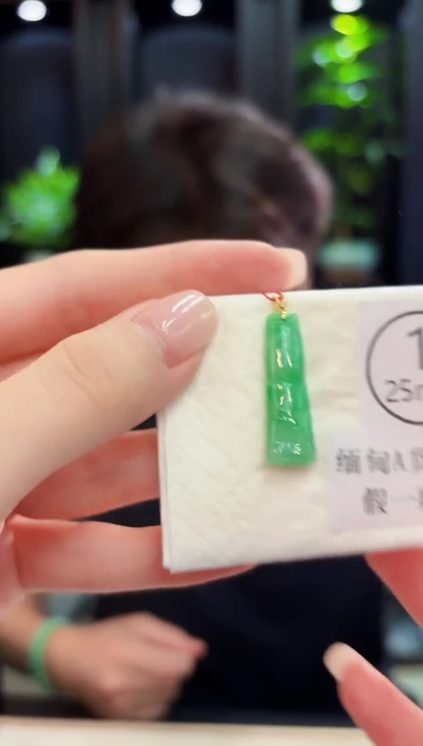 颈饰18K金镶嵌翡翠 缅料A货/支持复检/一件