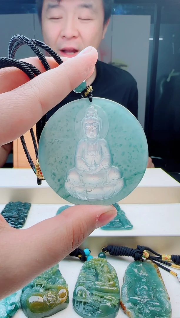 颈饰未镶嵌翡翠多样性发其中一