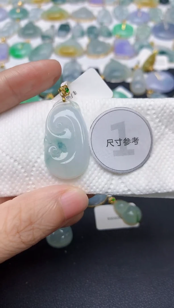 翡翠18K金镶嵌颈饰天然缅甸A货翡翠