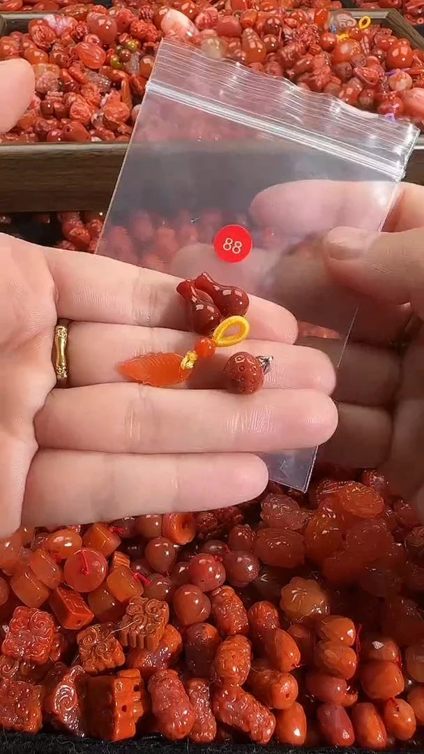 颈饰未镶嵌南红玛瑙1