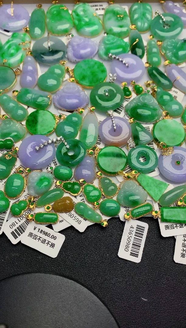 翡翠18K金镶嵌颈饰缅甸天然翡翠A货