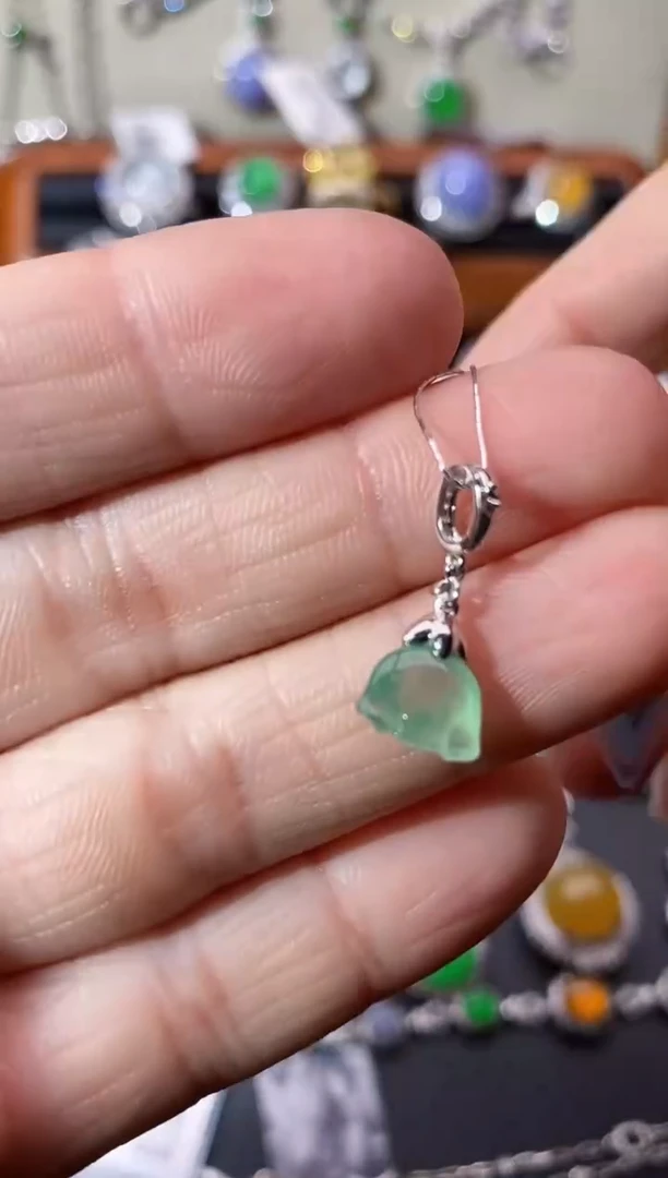 【闪购商品】翡翠吊坠(不含链)18K金镶嵌吊坠