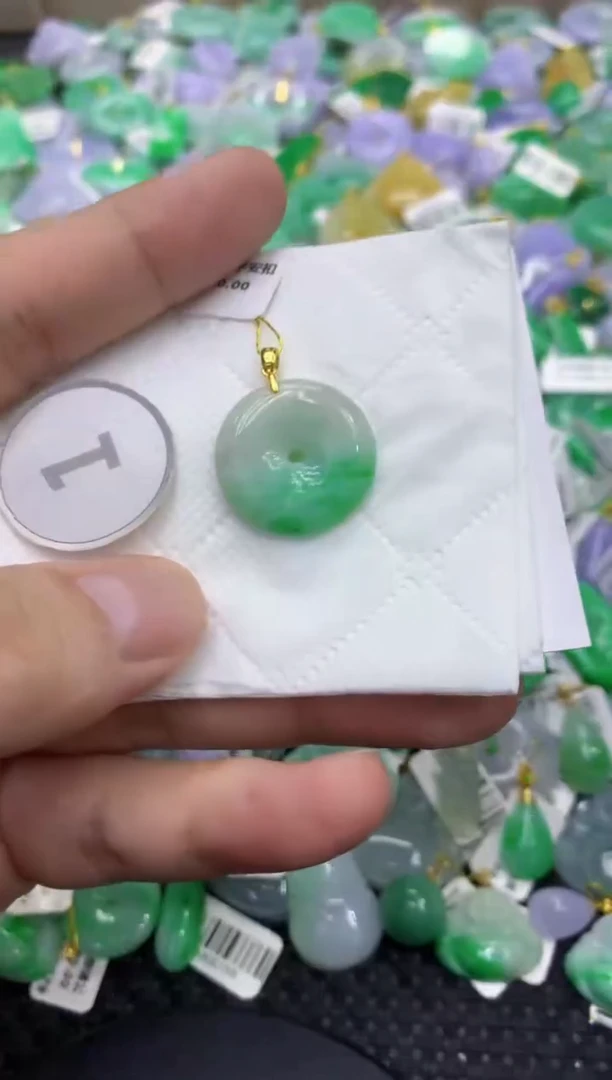 颈饰未镶嵌翡翠天然缅甸翡翠A货