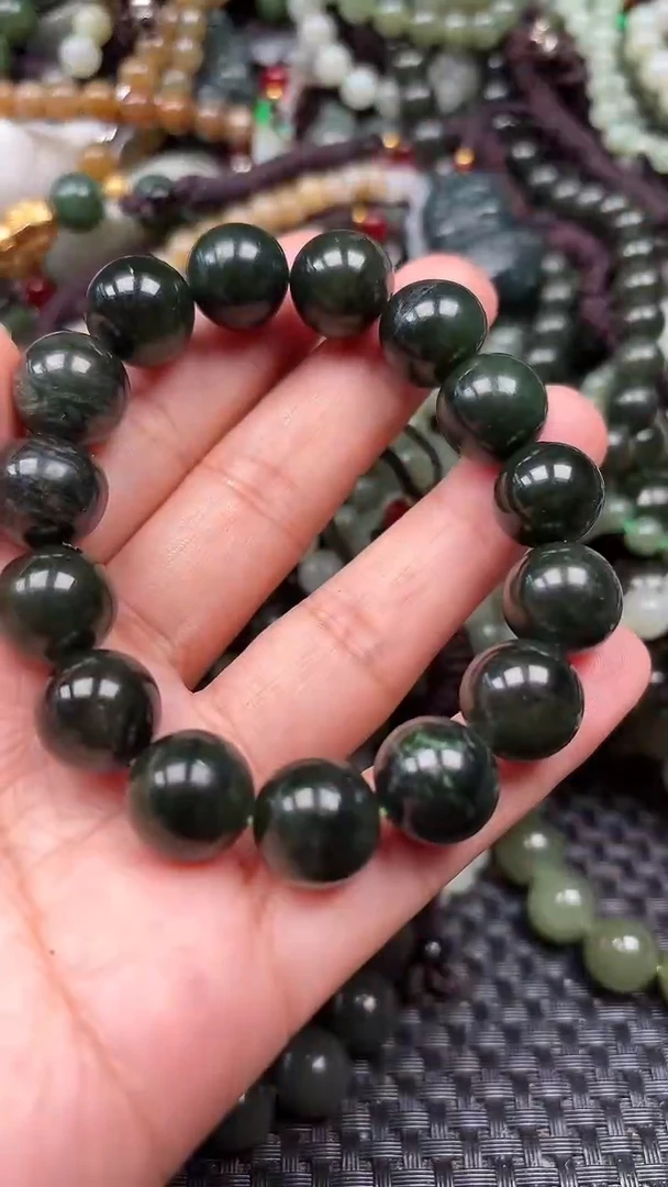 和田玉未镶嵌颈饰1