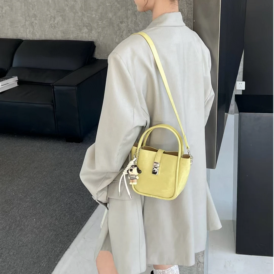 2025春夏新款潮流腋下百搭网红复古单肩斜挎包时尚女包 83992