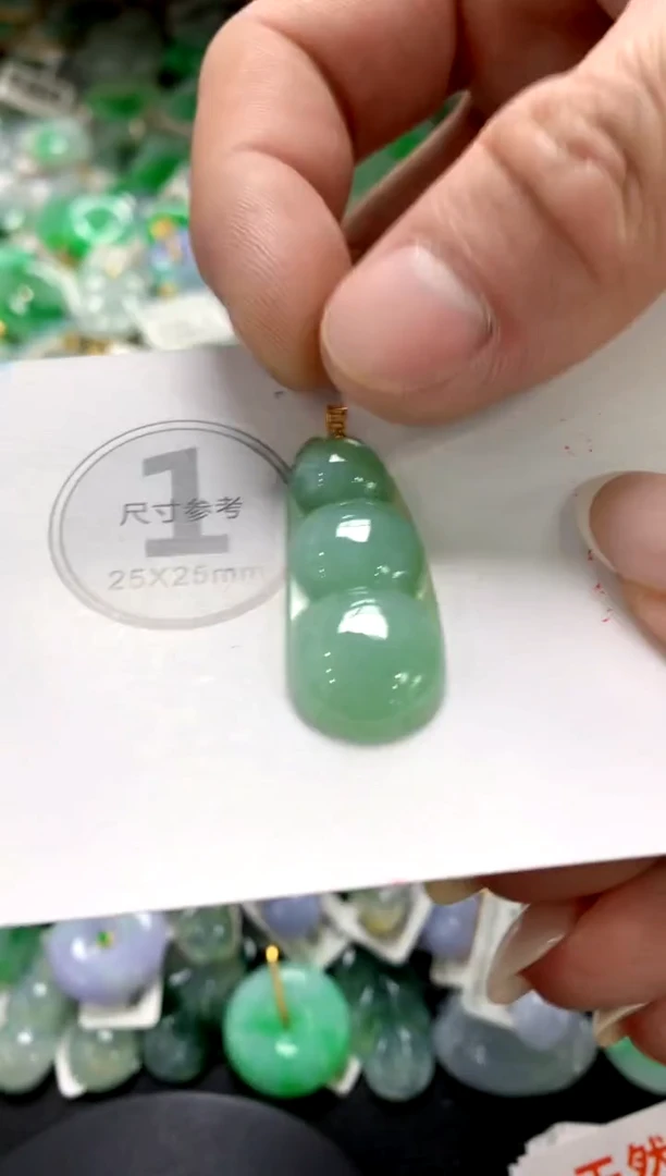 翡翠18K金镶嵌颈饰1111111111111111