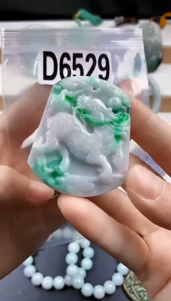 颈饰未镶嵌翡翠天然翡翠吊坠挂件