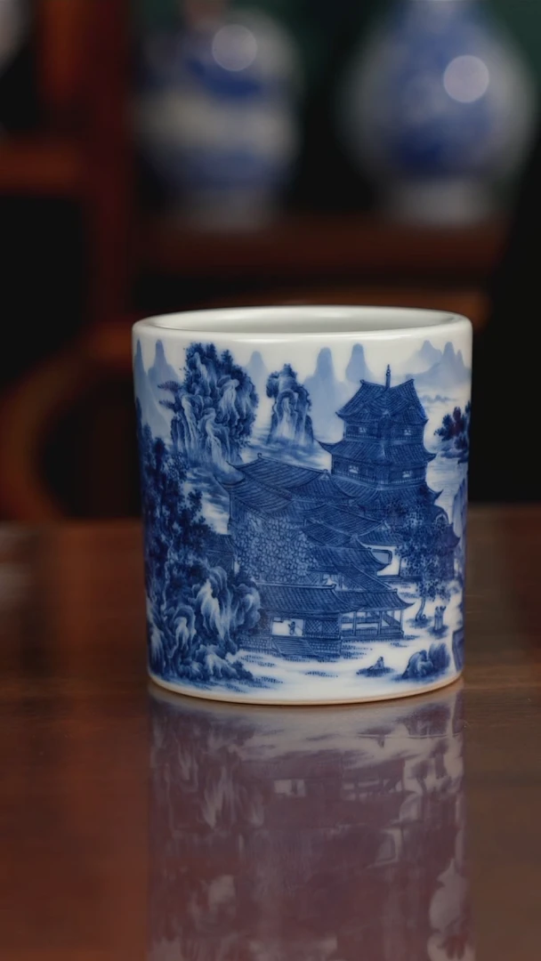 景琳藏青花北派山水笔筒