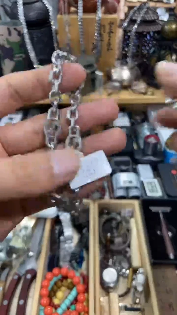 瓷片闪购商品  如图所示