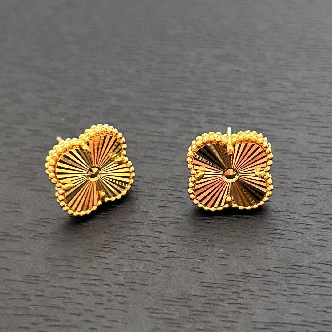 925银耳饰 【店长专享】925银镭射四叶草耳钉YE843