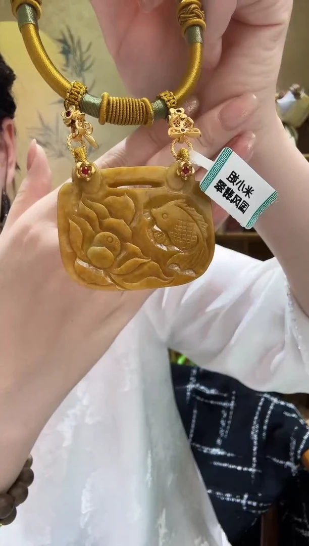颈饰未镶嵌翡翠吊坠
