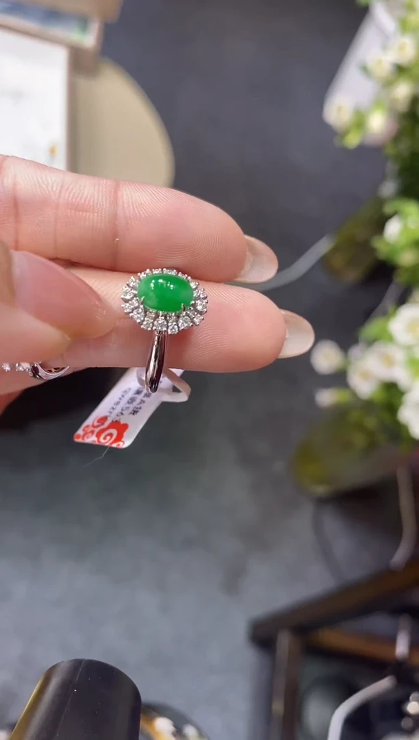 翡翠戒指18K金镶嵌戒指