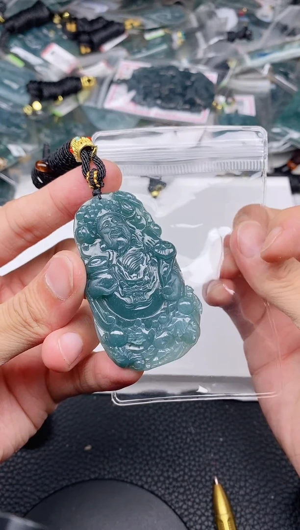 颈饰未镶嵌翡翠