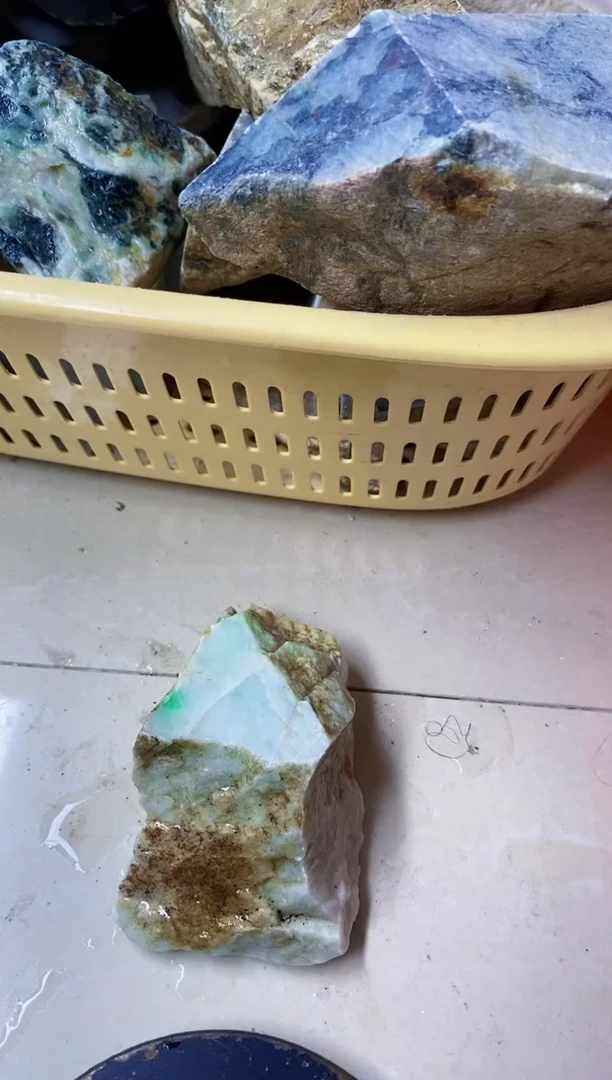 颈饰未镶嵌翡翠崂**藏天然翡翠096