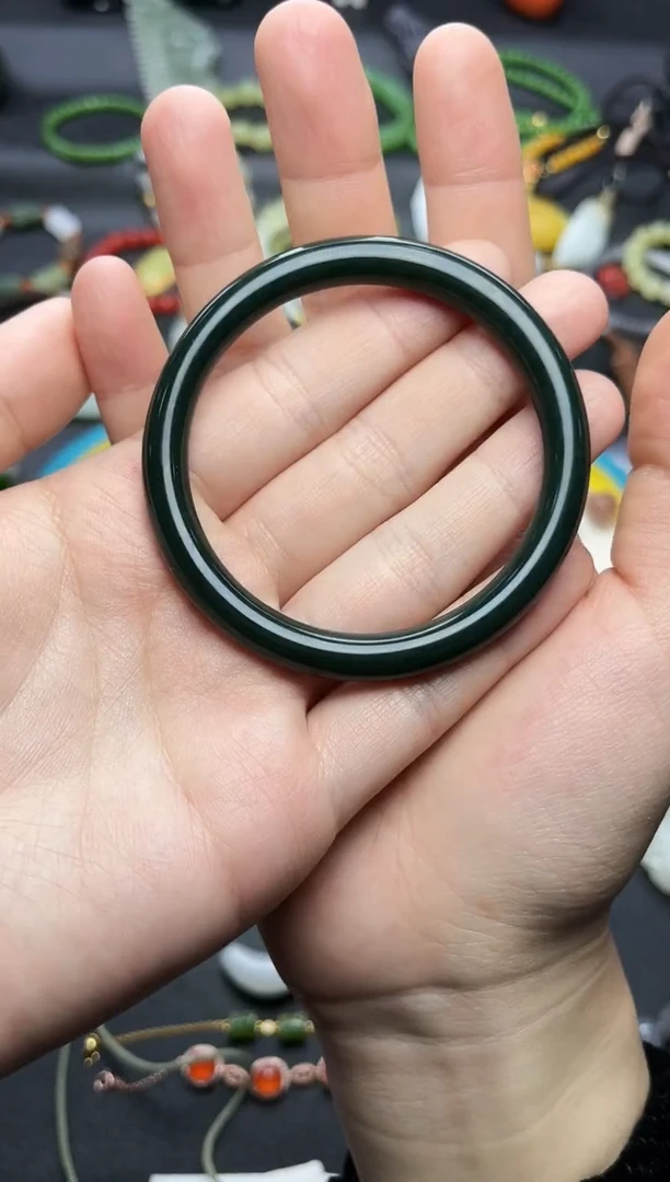 未镶嵌手镯和田玉56.7圈口06