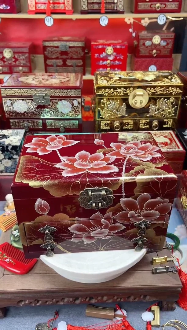 28厘米四层双抽传统彩绘手推漆荷花图