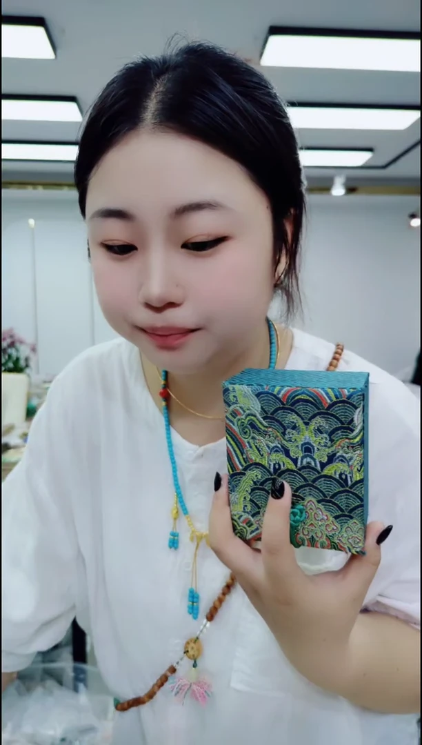 0409绿色方形盒子