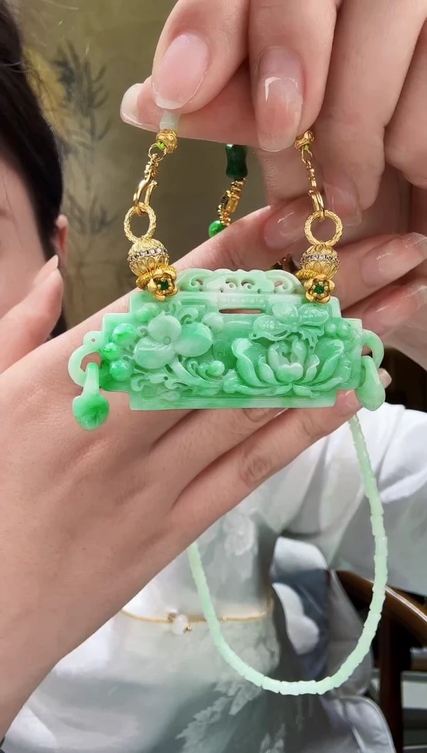 颈饰未镶嵌翡翠吊坠