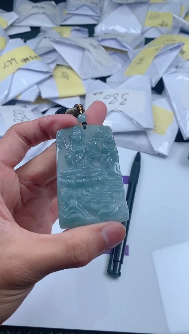 翡翠未镶嵌颈饰