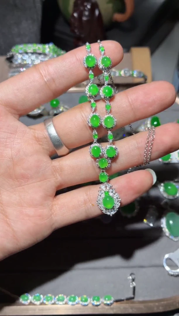 颈饰银S925镶嵌翡翠全量
