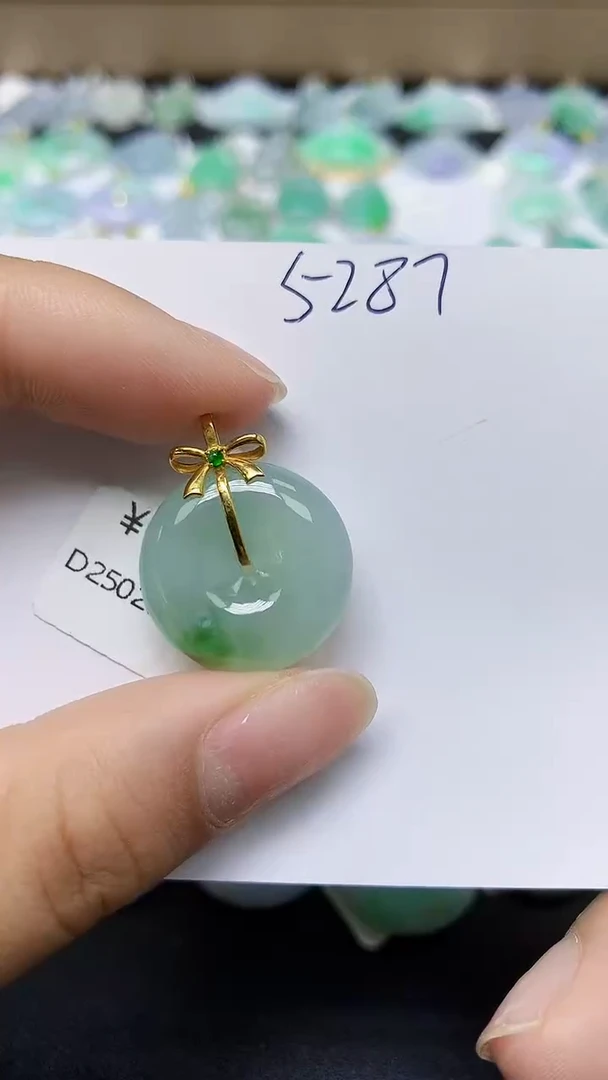 翡翠18K金镶嵌颈饰 天然缅甸翡翠A货
