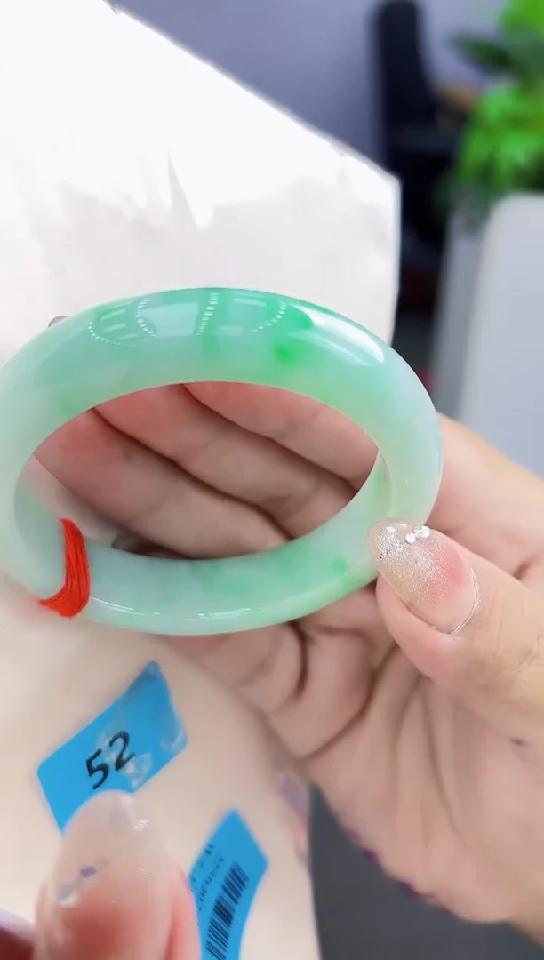 翡翠手镯未镶嵌翡翠手镯