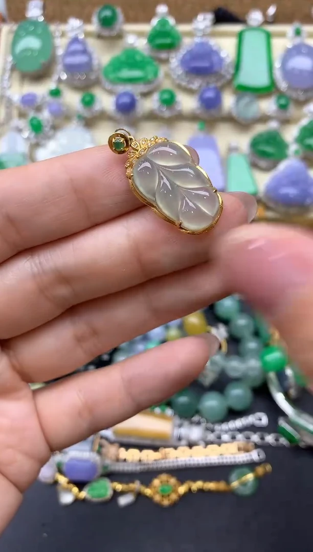 【闪购商品】翡翠颈饰18K金镶嵌126中国好珍宝