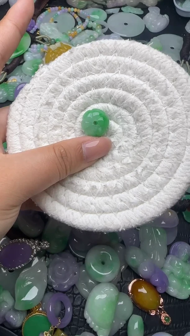 颈饰未镶嵌翡翠缅甸翡翠吊坠