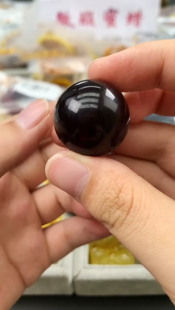 未镶嵌琥珀珠宝奇石140
