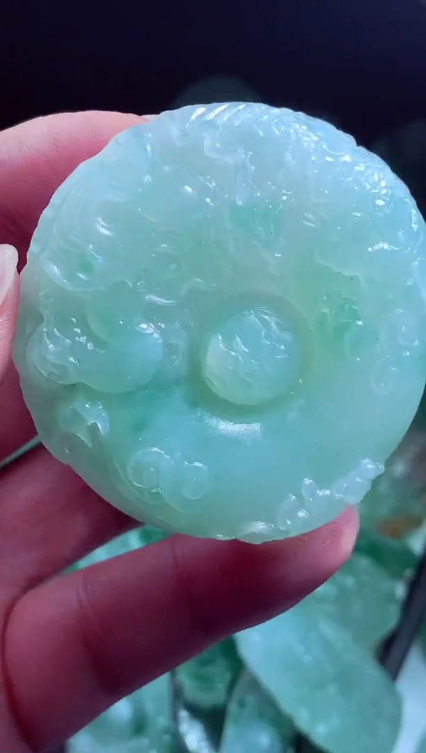 未镶嵌定制翡翠莫*?翡翠毛货定制