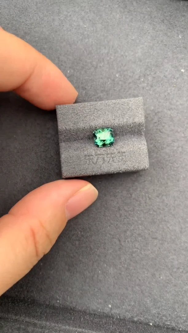裸石彩色蓝宝石2ct绿蓝宝 定制  GE