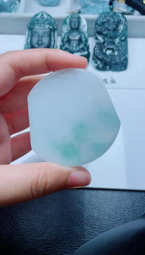 颈饰未镶嵌翡翠