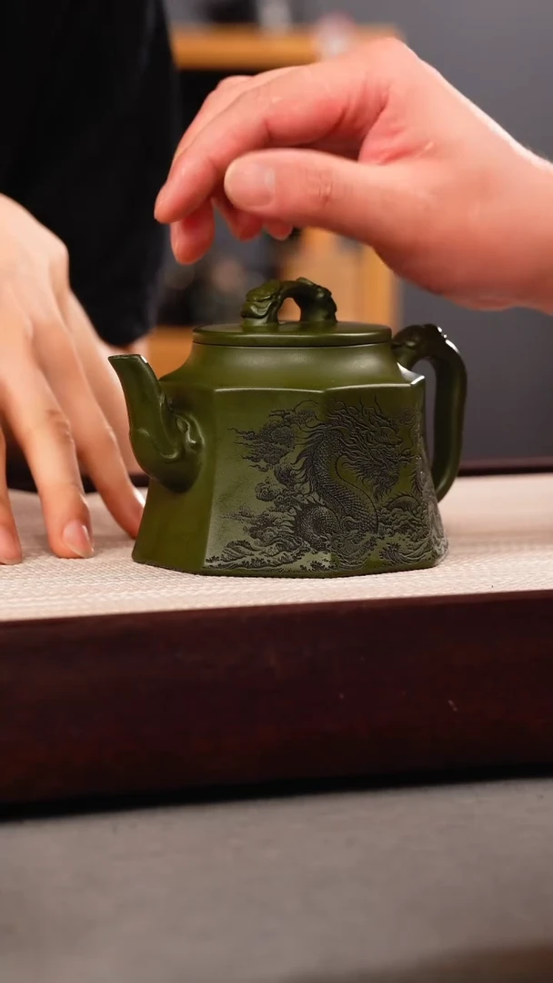 茶壶紫砂绿泥 八方金钟 龙马精神